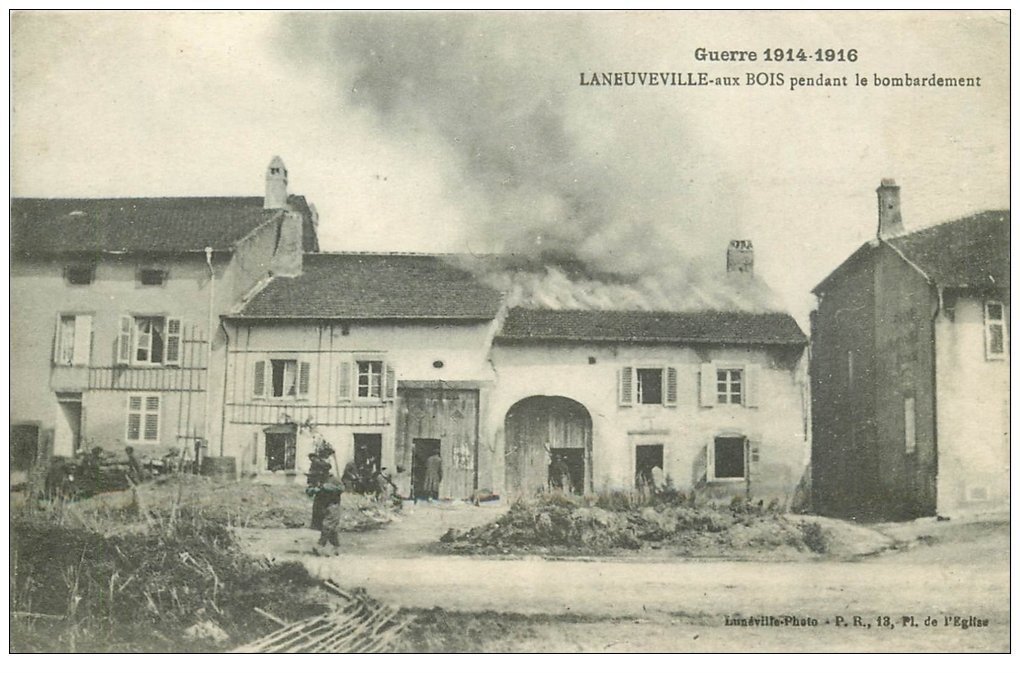 carte postale ancienne 54 LANEUVEVILLE-AUX-BOIS. Pendant le Bombardement 1916