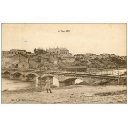 54 LE VIEUX JOEUF. Enfant près du Pont 1925