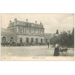carte postale ancienne 54 LUNEVILLE. La Gare. Fiacres et Femme en landau 1916