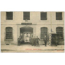 carte postale ancienne 54 LUNEVILLE. Quartier Beauvau. Militaires et Dragons 1916