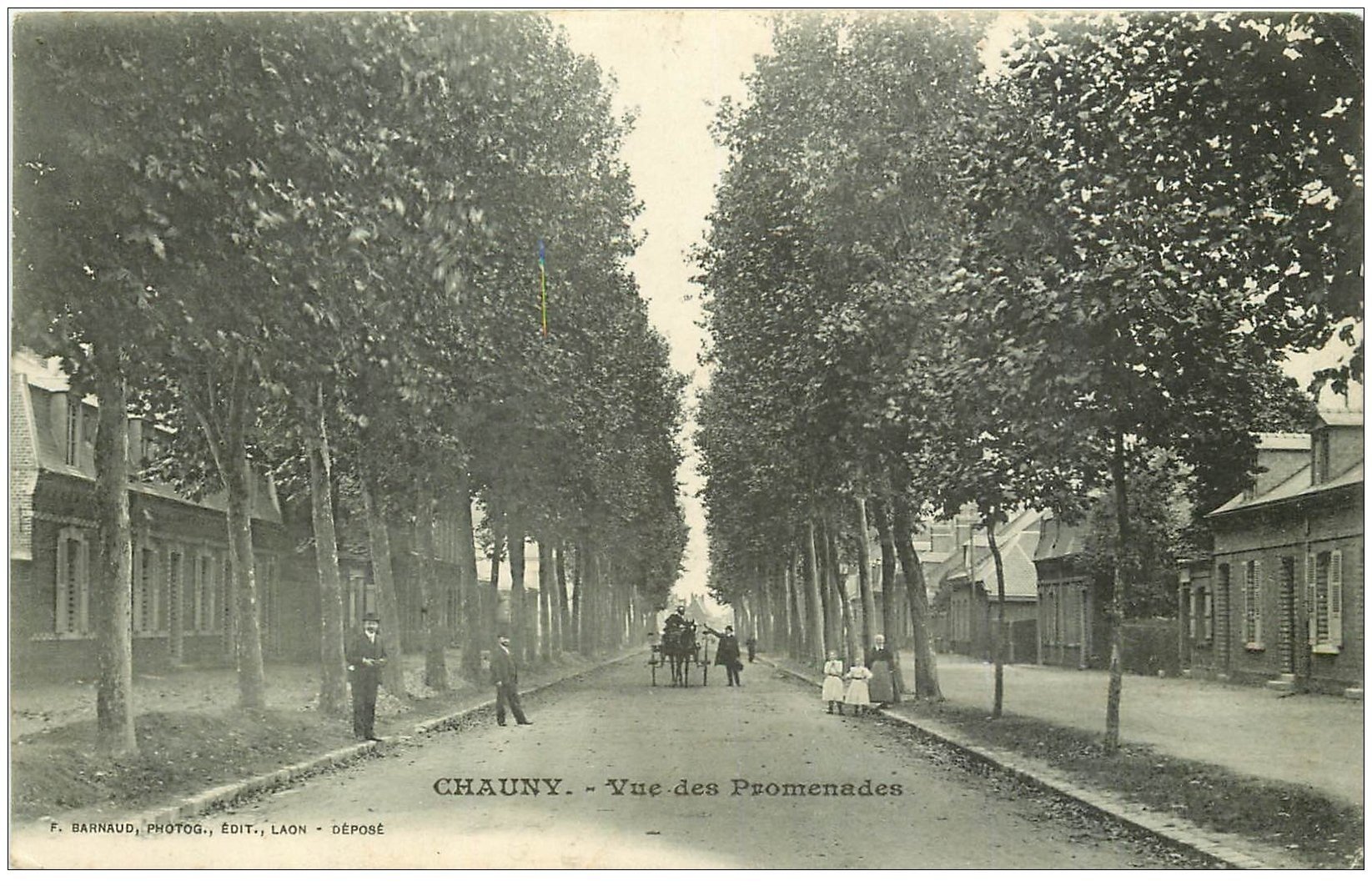 carte postale ancienne 02 CHAUNY. Vue des Promenades 1918