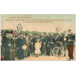 carte postale ancienne 54 MARS-LA-TOUR. Gendarmes français et allemands Route de Metz à Verdun. Frontière