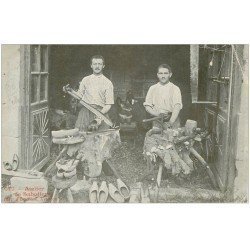 12 ESPALION environs. Atelier de Sabotiers 1904. Vieux Métiers Artisans