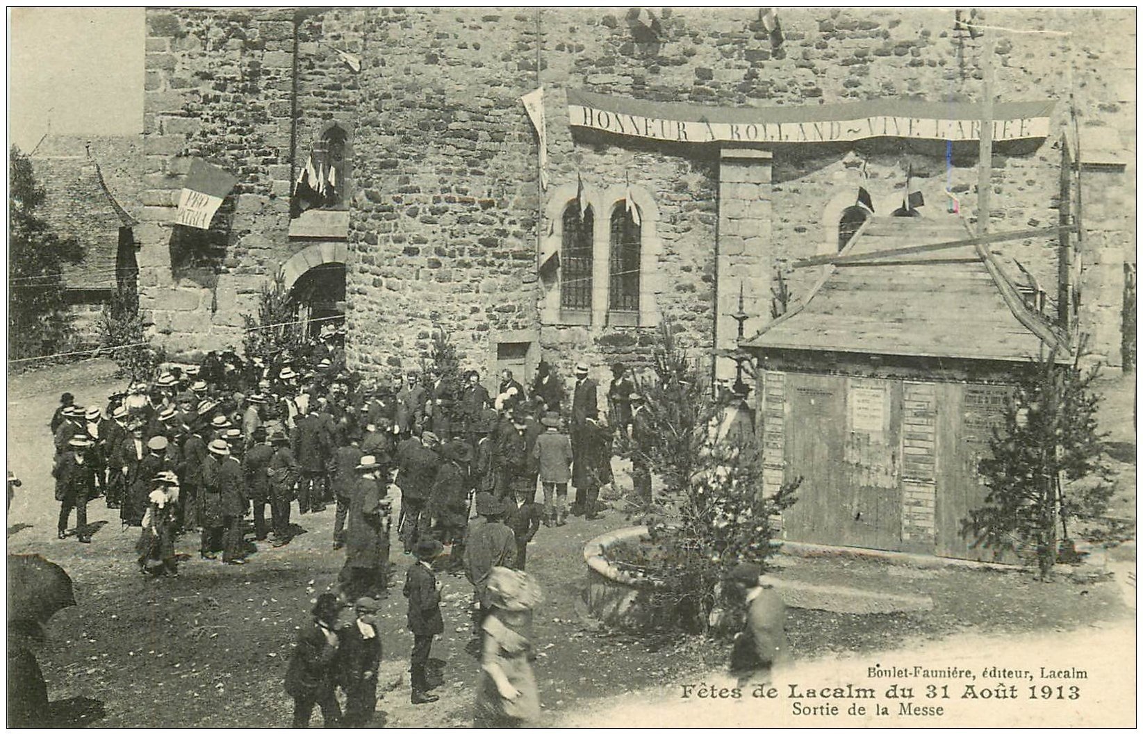 carte postale ancienne 12 Fêtes de LACALM. Sortie de Messe en 1913