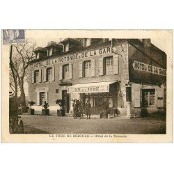 carte postale ancienne 12 LE TROU DE BOZOULS. Hôtel de la Rotonde 1938. Café Restaurant et Pompe à Essence