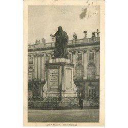 carte postale ancienne 54 NANCY. Statue Stanislas avec personnage