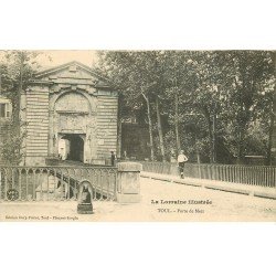 carte postale ancienne 54 TOUL. La Porte de Metz 1906