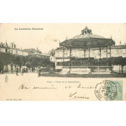 carte postale ancienne 54 TOUL. Place de la République Kiosque à musiques 1903