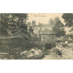 carte postale ancienne 54 TOUL. Sortie des Eaux 1910 (carte un peu molle)...