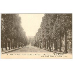 carte postale ancienne 55 BAR-LE-DUC. Boulevard de la Rochelle Monument aux Morts
