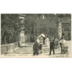 55 BAR-LE-DUC. Entrée du Parc Femmes avec poussettes et landaus 1919