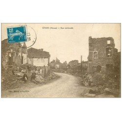 55 ETAIN. Ecoliers Rue Nationale bombardée 1920