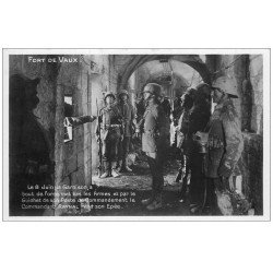 carte postale ancienne 55 LE FORT DE VAUX. Soldats Allemands. Photo Carte émaillographie