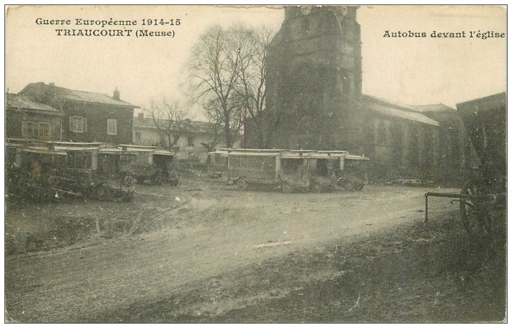 carte postale ancienne 55 TRIAUCOURT. Autobus devant l'Eglise 1915