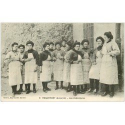 carte postale ancienne 12 ROQUEFORT. Les Cabanières. Ouvrières du Fromage 1914