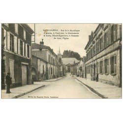 carte postale ancienne 55 VAUCOULEURS. Rue de la République vers 1921
