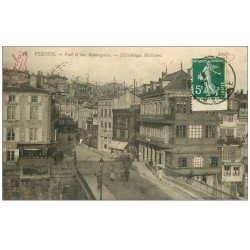 carte postale ancienne 55 VERDUN. Bibliothèque Militaite. Pont et Rue Beaurepaire 1912. Magasin Uniformes Hottier