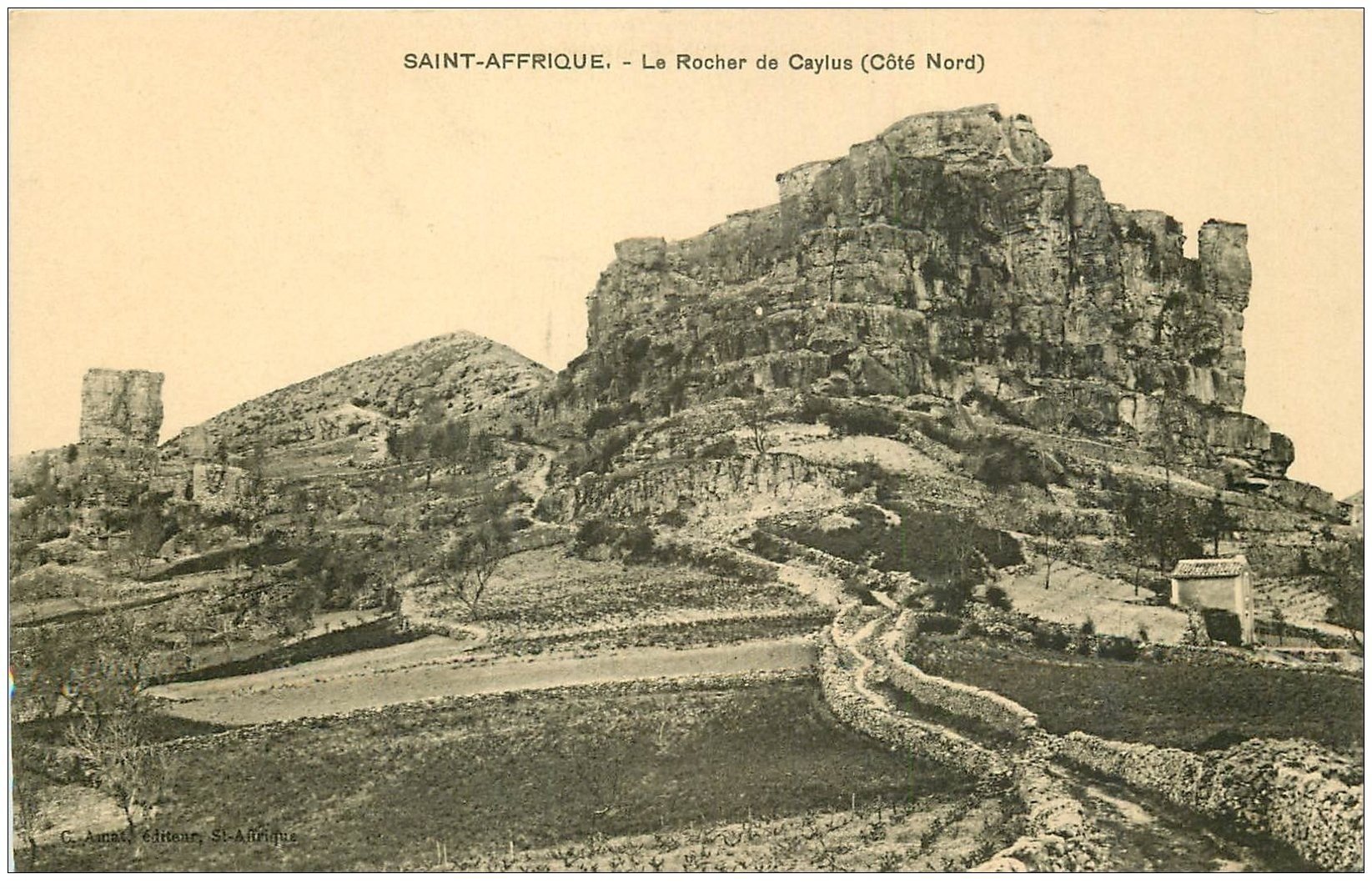 12 SAINT-AFFRIQUE. Le Rocher de Caylus