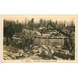 carte postale ancienne 55 VERDUN. Enlèvement des Corps Allemands. Guerre 1914-18