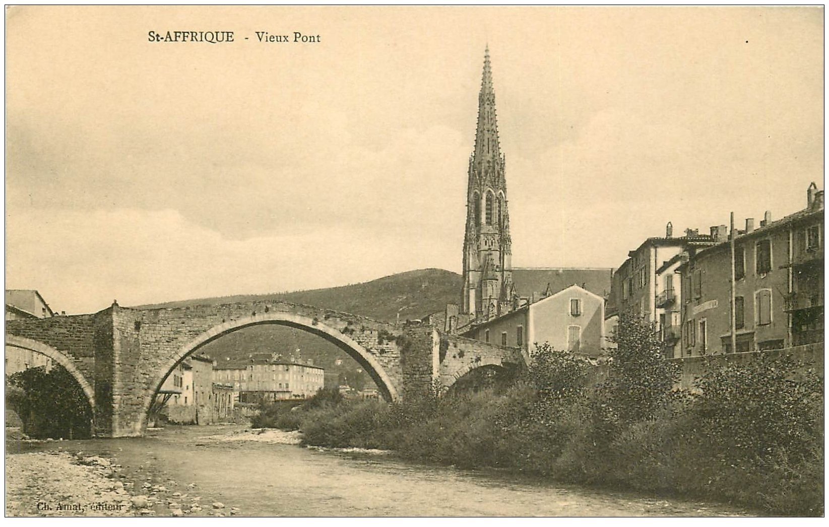 12 SAINT-AFFRIQUE. Vieux Pont