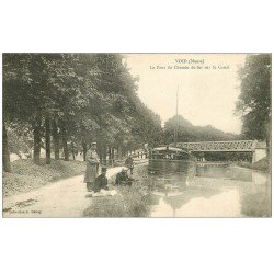 carte postale ancienne 55 VOID. Pont du Chemin de Fer sur Canal. Militaires Pêcheurs et Péniche
