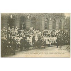 carte postale ancienne 57 MONTIGNY. Lorraines devant la Mairie pour le Défilé des Troupes Françaises 1918