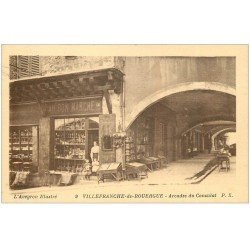 carte postale ancienne 12 VILLEFRANCHE-DE-ROUERGUE. Arcades du Consulat au Bon Marché