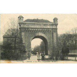 carte postale ancienne 57 METZ. La Porte Serpentoise 1925