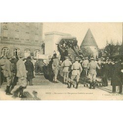 carte postale ancienne 57 METZ. Monument de l'Empereur Frédéric renversé 1919