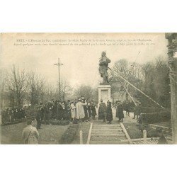 carte postale ancienne 57 METZ. L'Homme de Fer bientôt renversé 1918