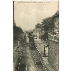 carte postale ancienne 12 VILLEFRANCHE-DE-ROUERGUE. La Gare avec Train et Locomotive 1919