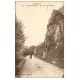 carte postale ancienne 58 DUN-LES-PLACES. Rochers des Abeilles 1931 cycliste