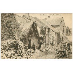 carte postale ancienne 58 EN MORVAN. Vieilles Maisons 1925 Fermières et Poules