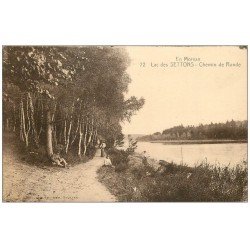 carte postale ancienne 58 LAC DES SETTONS. Chemin de Ronde animé