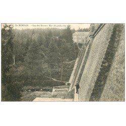 carte postale ancienne 58 LAC DES SETTONS. Mur de Garde animation 1906