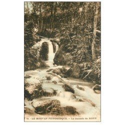 carte postale ancienne 58 MOUX. La Cascade avec personnage