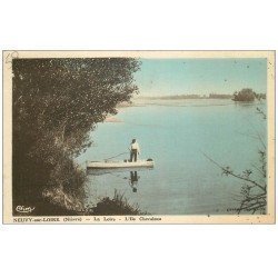 carte postale ancienne 58 NEUVY-SUR-LOIRE. Ile de Chevaleau avec Pêcheur