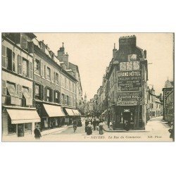 carte postale ancienne 58 NEVERS. La Rue du Commerce 1915. Affiches Singer et Facteur en vélo