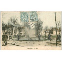 carte postale ancienne 58 NEVERS. Le Parc avec Militaires 1905