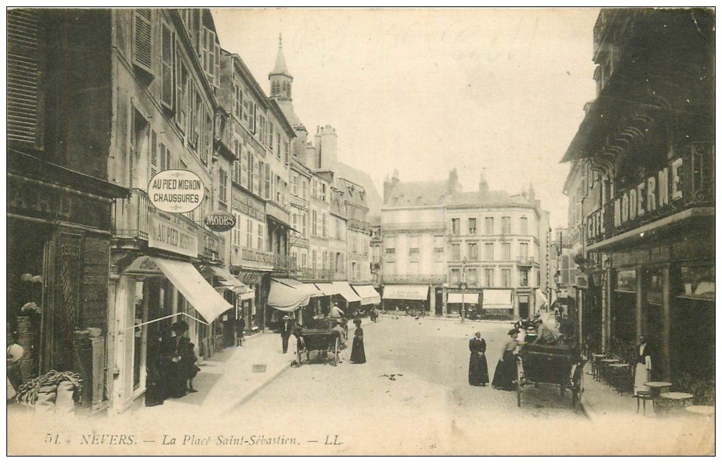 58 NEVERS. Place Saint-Sébastien 1914. Café Moderne, magasin au Pied ...