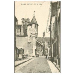 carte postale ancienne 58 NEVERS. Rue de Loire animée
