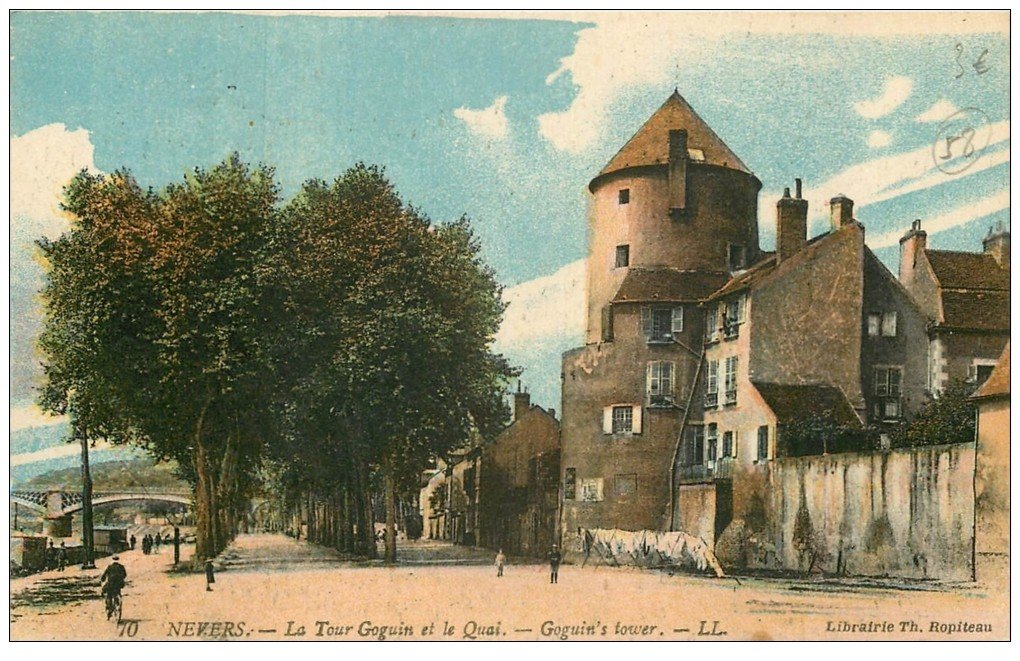 carte postale ancienne 58 NEVERS. Tour Goguin et Quai 1929
