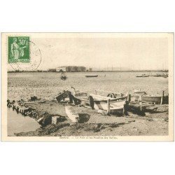 carte postale ancienne 13 BERRE-L'ETANG. Le Port et les Moulins des Salins