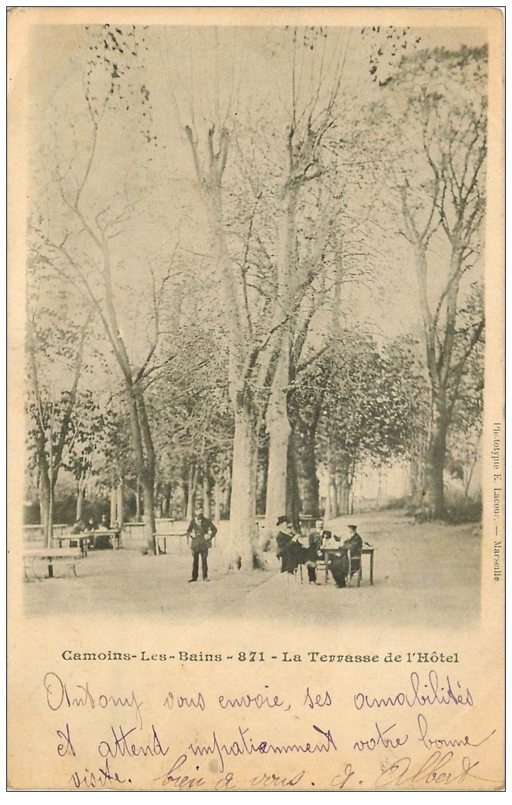 carte postale ancienne 13 CAMOINS-LES-BAINS. La Terrasse de l'Hôtel avec Facteur 1902 Carte Pionnière