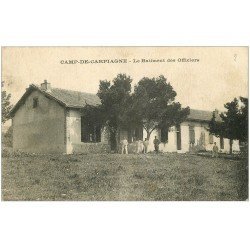 carte postale ancienne 13 CAMP-DE-CARPIAGNE. Le Bâtiment des Officiers. Militaires