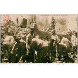 carte postale ancienne 13 LAMBESC. Tremblement de terre en 1909. Militaires et Sauveteurs. Photo artistique H. Ely