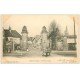 carte postale ancienne 60 CREPY-EN-VALOIS. Porte de Paris 1903 avec Charretier