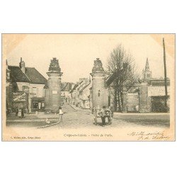 carte postale ancienne 60 CREPY-EN-VALOIS. Porte de Paris 1903 avec Charretier