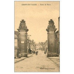 carte postale ancienne 60 CREPY-EN-VALOIS. Porte de Paris avec vespasiennes