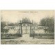 carte postale ancienne 60 LA VILLETERTRE. Château de Saint-Cyr avec Garde Chasse 1918